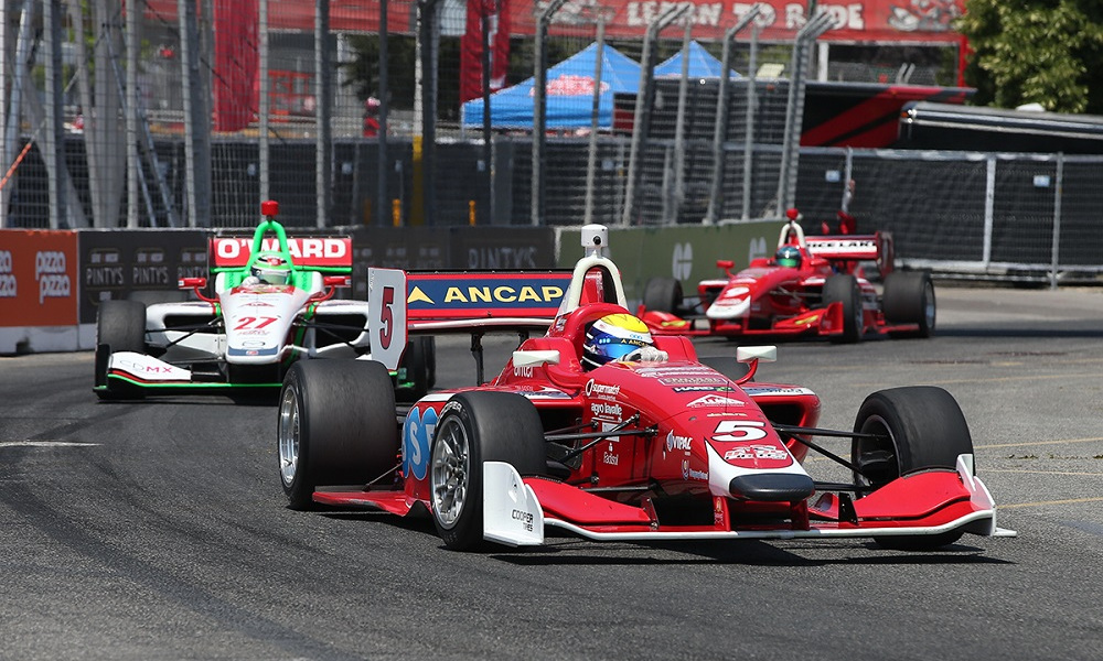 Quatro carros alinhados e photo finish: Indy Lights proporciona a