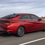 Elantra y Elantra Hybrid 2021 hacen su estreno mundial